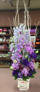 すすきのへお届けしたお祝いアレンジです 花屋ブログ 北海道札幌市豊平区の花屋 まるそうにフラワーギフトはお任せください 当店は 安心と信頼の花 キューピット加盟店です 花キューピットタウン