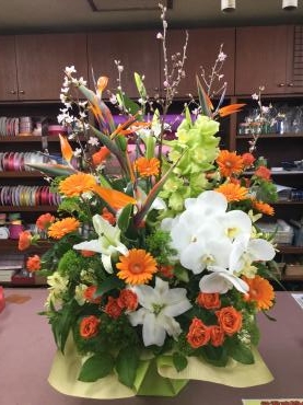 お祝いアレンジを制作しました｜「まるそう」　（北海道札幌市豊平区の花キューピット加盟店 花屋）のブログ